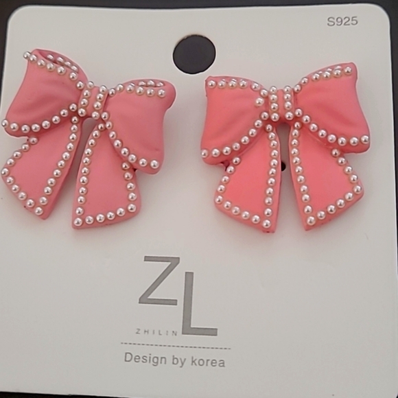 Bow Earrings - Picture 6 of 8